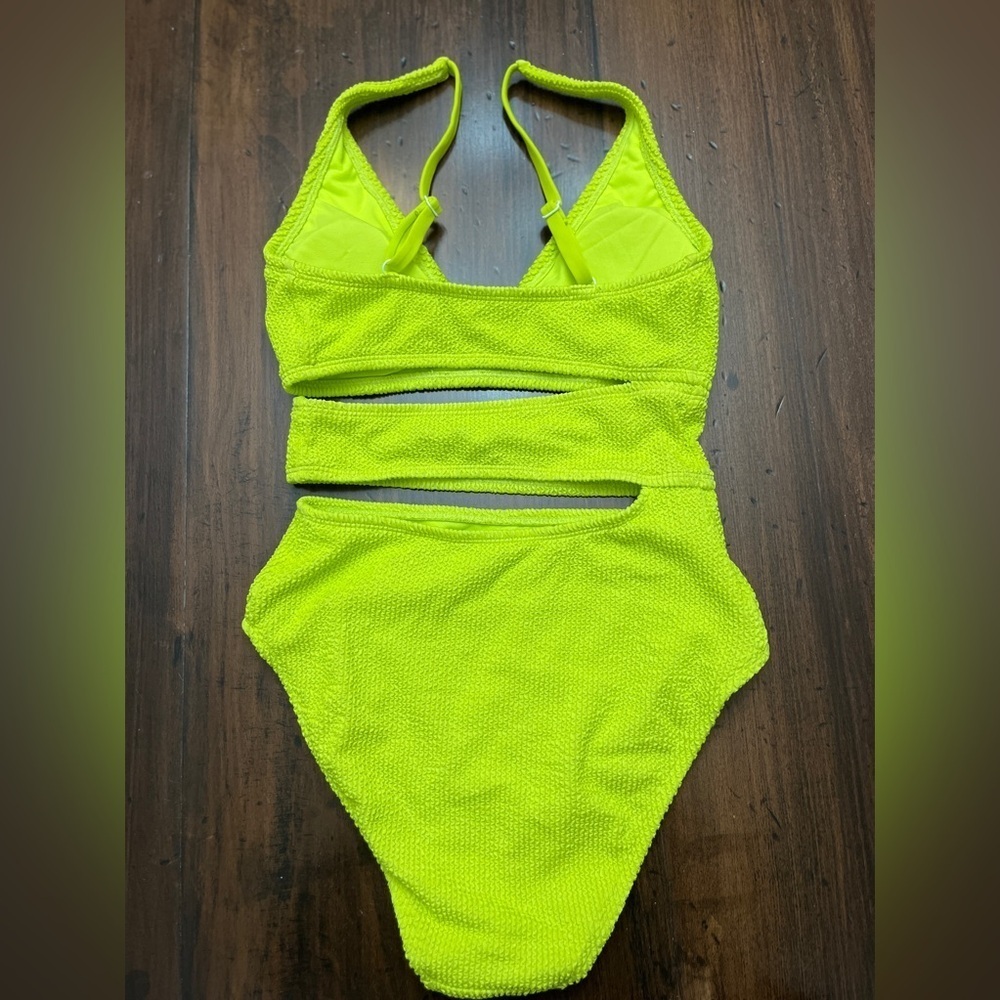 Bar III Cut Out One Piece Swimsuit Size S Chartreuse Lime Green Neon Monokini - Picture 4 of 16
